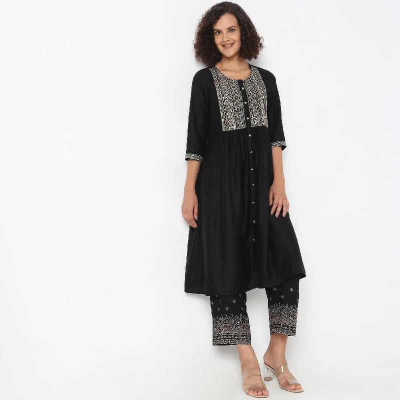 Regular Fit Embroidered Mid Rise Ethnic Pants Cozy Fitted Pants
